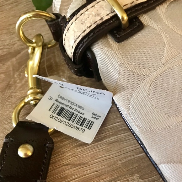 Signature Coach Collection Crossbody - Picture 5 of 7